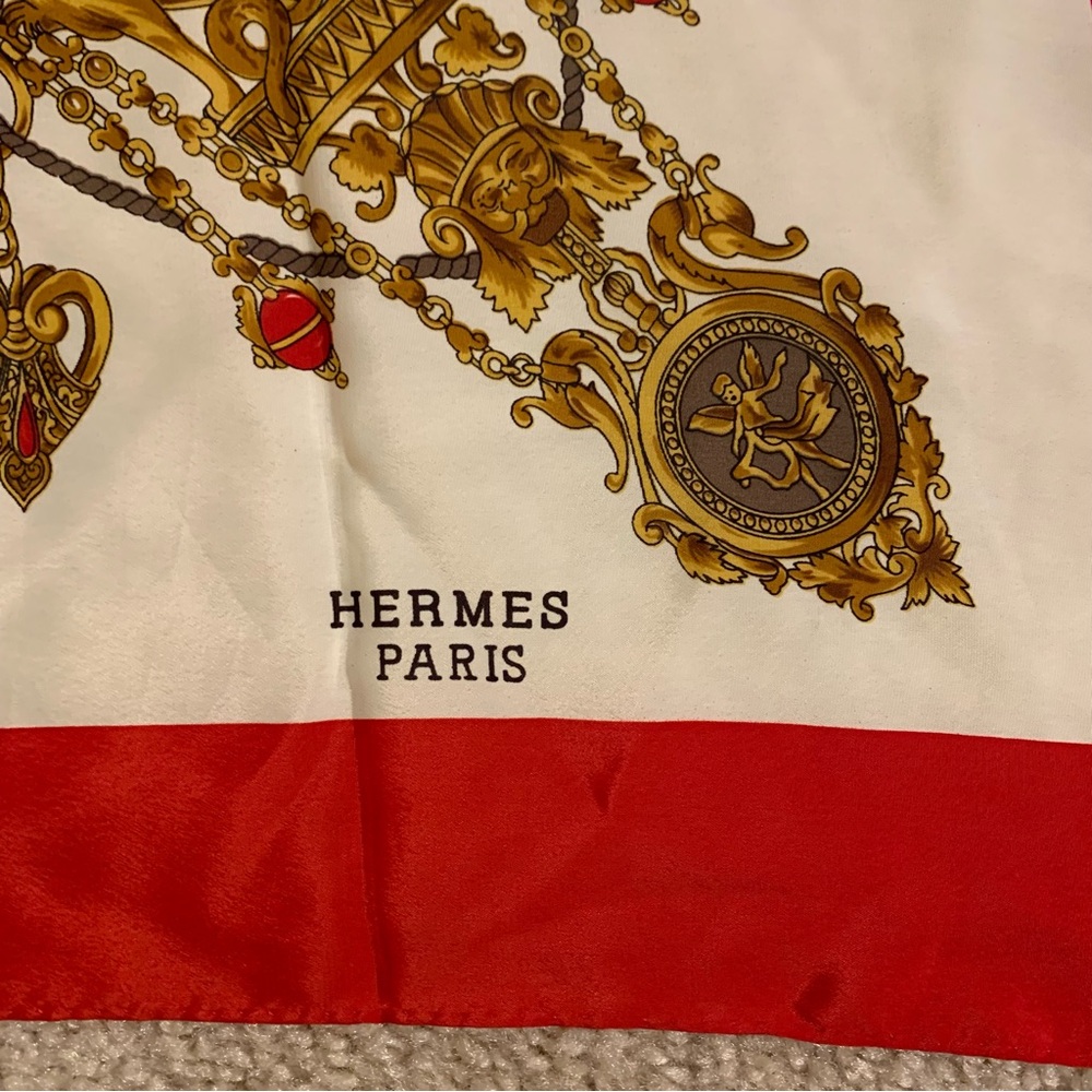 Hermès Red and Gold silk Scarf - Picture 2 of 3
